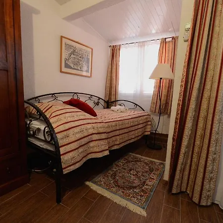 לינה וארוחת בוקר Flora דוברובניק