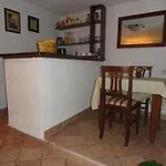 Flora לינה וארוחת בוקר 4*